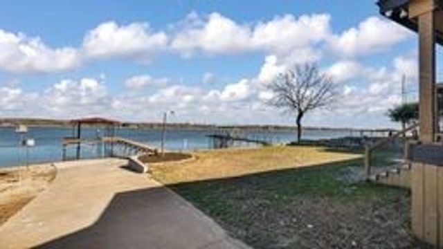 1004 W Lake Drive, Weatherford, TX 76087