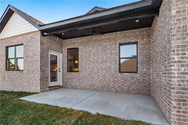 1810 Peacock Road, Centerton, AR 72719