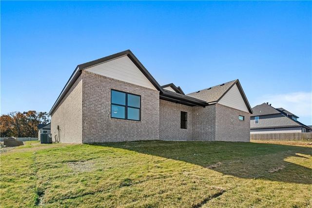 1810 Peacock Road, Centerton, AR 72719