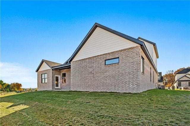 1810 Peacock Road, Centerton, AR 72719