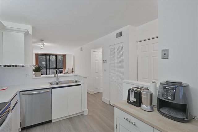 7531 NW 79th Avenue 205, Tamarac, FL 33321