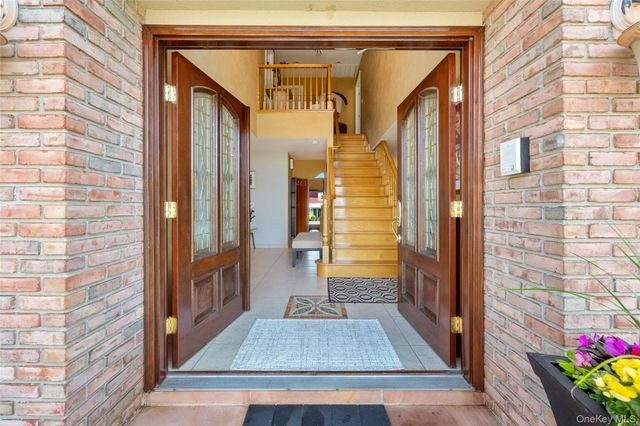 319 Rintin Street, Franklin Square, NY 11010