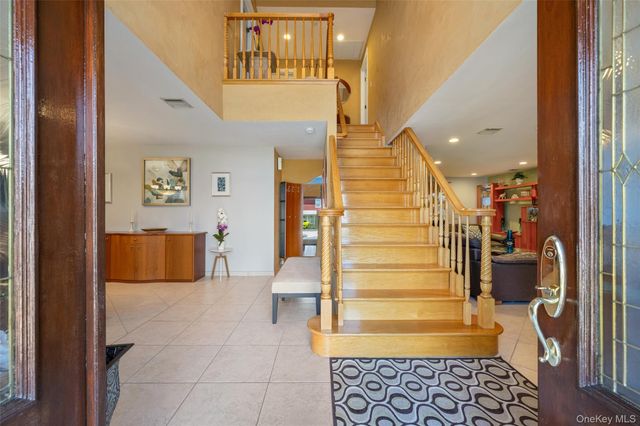 319 Rintin Street, Franklin Square, NY 11010