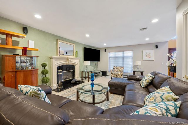 319 Rintin Street, Franklin Square, NY 11010