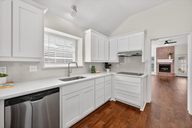 2212 Tiffany Glenn Court, Bedford, TX 76021