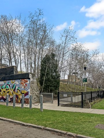 1645 N Central Park Avenue, Chicago, IL 60647