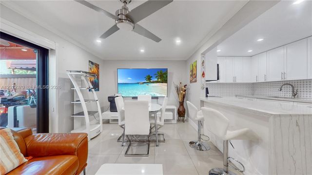 3859 SW 99th Ave 8, Miami, FL 33165