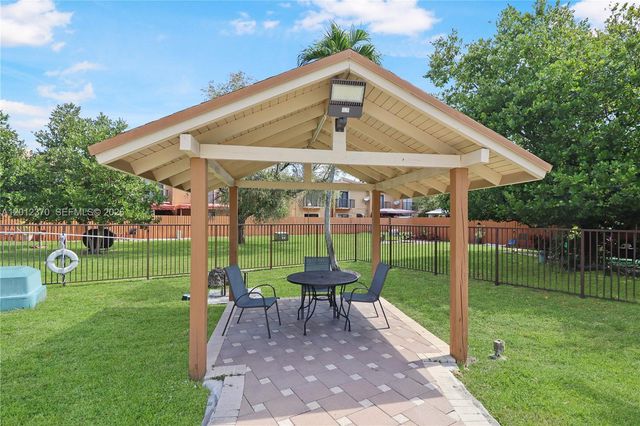 3859 SW 99th Ave 8, Miami, FL 33165