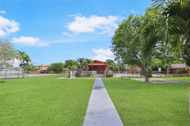 3859 SW 99th Ave 8, Miami, FL 33165