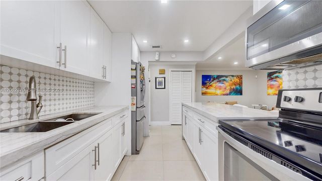3859 SW 99th Ave 8, Miami, FL 33165