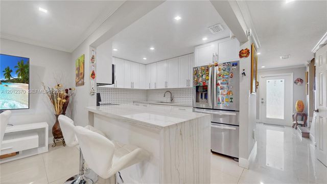 3859 SW 99th Ave 8, Miami, FL 33165