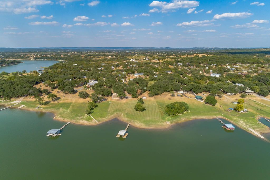 25201 & 25203 Lakeview DR, Spicewood, TX 78669