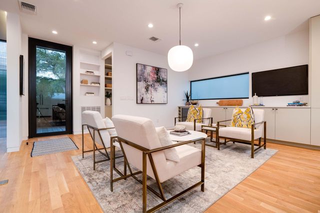 1111 W 31st ST, Austin, TX 78705