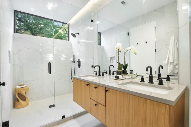 1111 W 31st ST, Austin, TX 78705