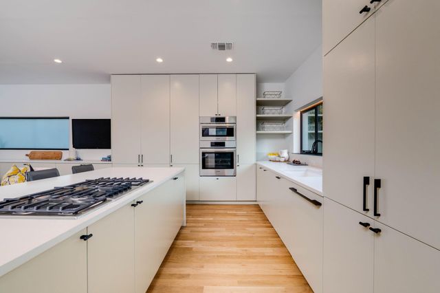 1111 W 31st ST, Austin, TX 78705