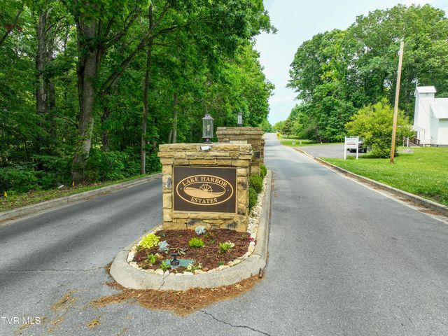 614 Harbor Point Drive, Johnson City, TN 37615