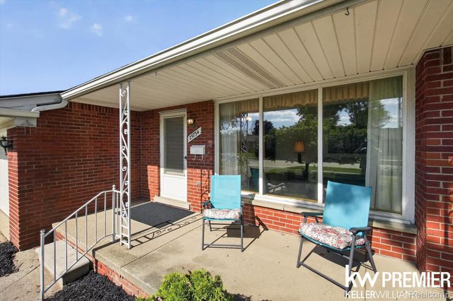 25734 Graceland Circle, Dearborn Heights, MI 48125