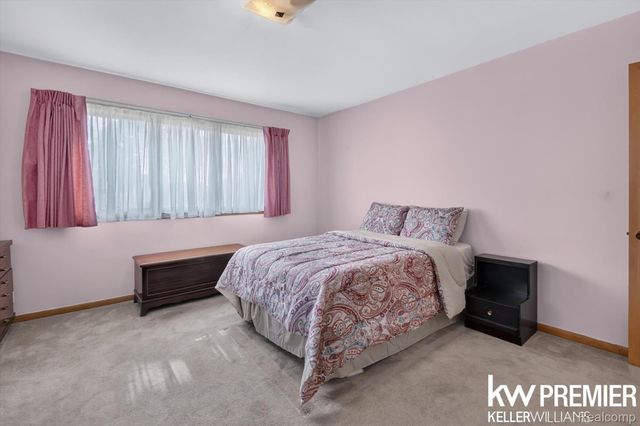 25734 Graceland Circle, Dearborn Heights, MI 48125