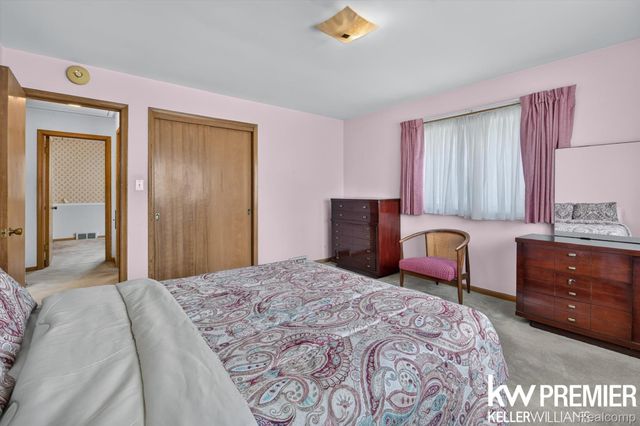 25734 Graceland Circle, Dearborn Heights, MI 48125