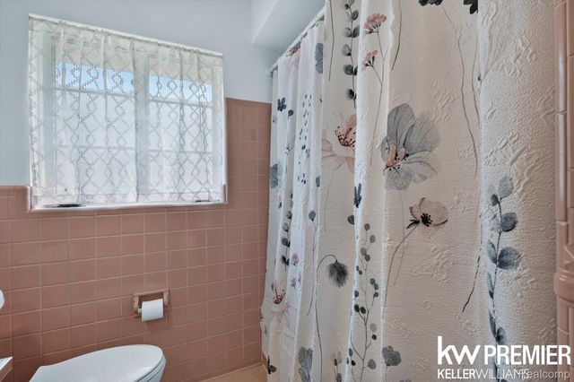 25734 Graceland Circle, Dearborn Heights, MI 48125