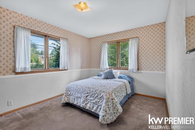 25734 Graceland Circle, Dearborn Heights, MI 48125