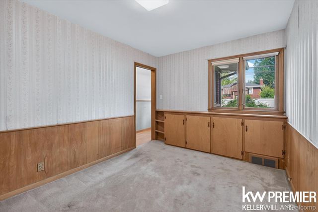 25734 Graceland Circle, Dearborn Heights, MI 48125