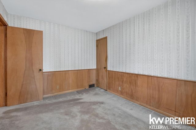 25734 Graceland Circle, Dearborn Heights, MI 48125