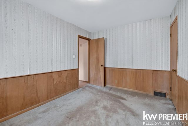25734 Graceland Circle, Dearborn Heights, MI 48125