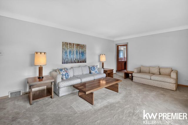 25734 Graceland Circle, Dearborn Heights, MI 48125