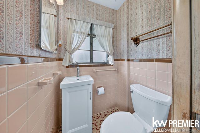 25734 Graceland Circle, Dearborn Heights, MI 48125