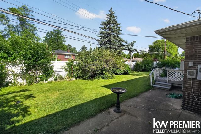 25734 Graceland Circle, Dearborn Heights, MI 48125