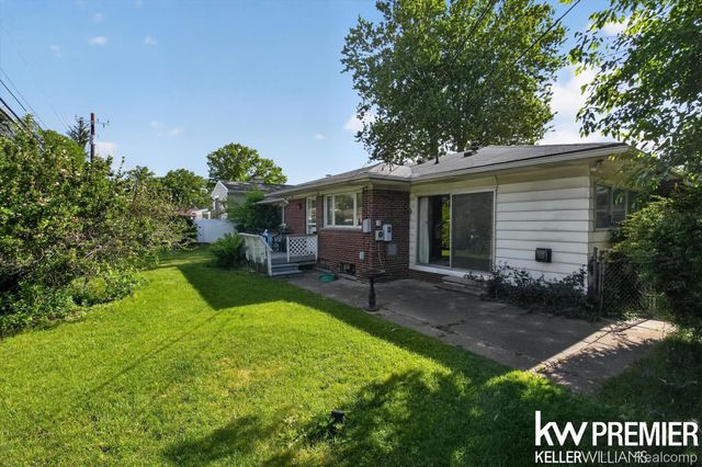 25734 Graceland Circle, Dearborn Heights, MI 48125