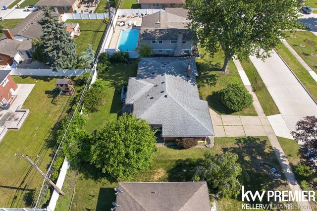 25734 Graceland Circle, Dearborn Heights, MI 48125