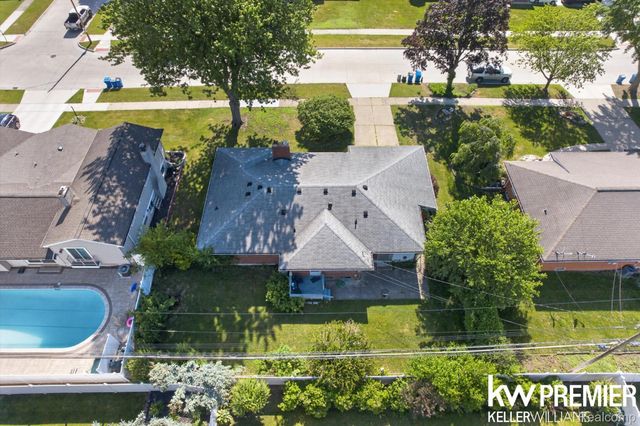 25734 Graceland Circle, Dearborn Heights, MI 48125
