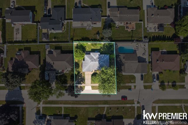 25734 Graceland Circle, Dearborn Heights, MI 48125