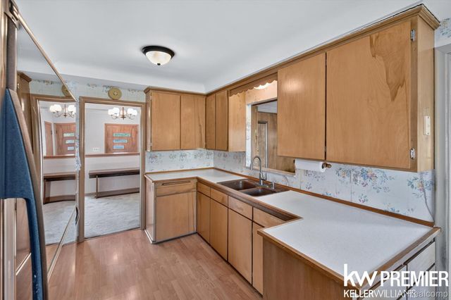 25734 Graceland Circle, Dearborn Heights, MI 48125