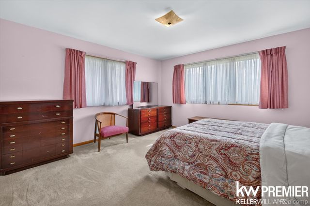 25734 Graceland Circle, Dearborn Heights, MI 48125