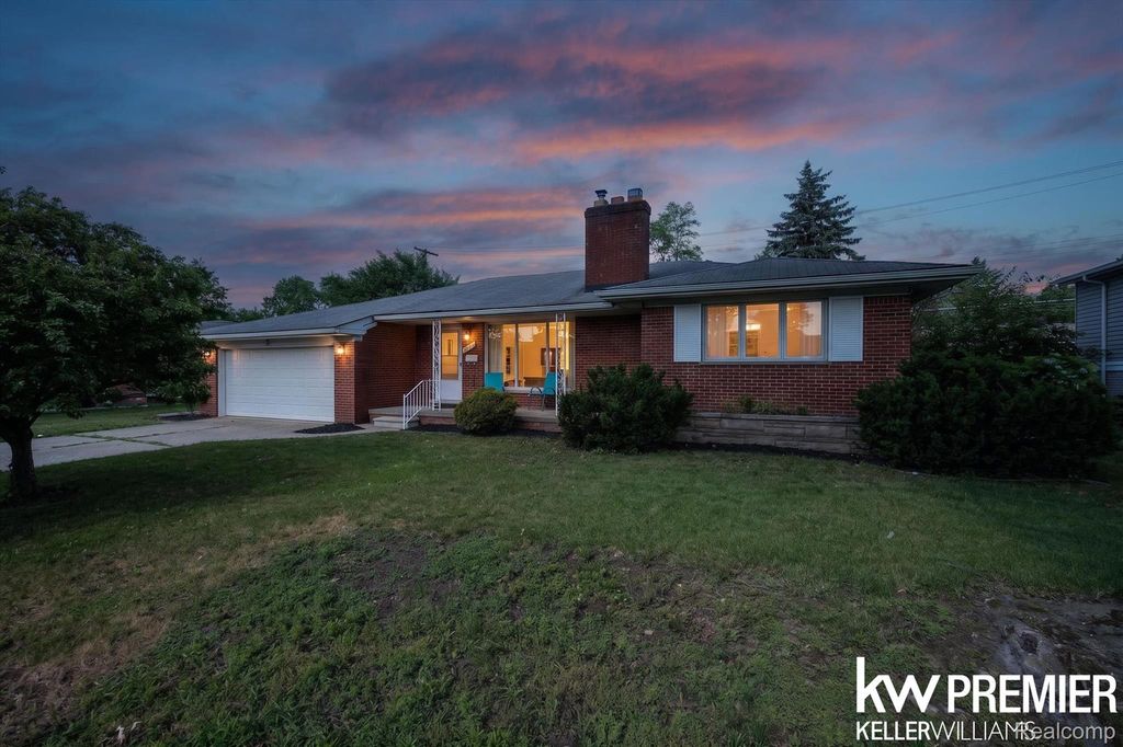 25734 Graceland Circle, Dearborn Heights, MI 48125