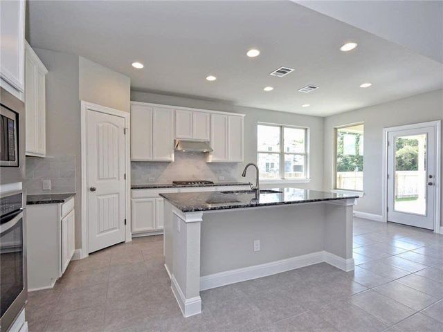 858 Kenney Fort XING, Round Rock, TX 78665
