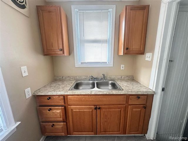 7795 Penrod Street, Detroit, MI 48228