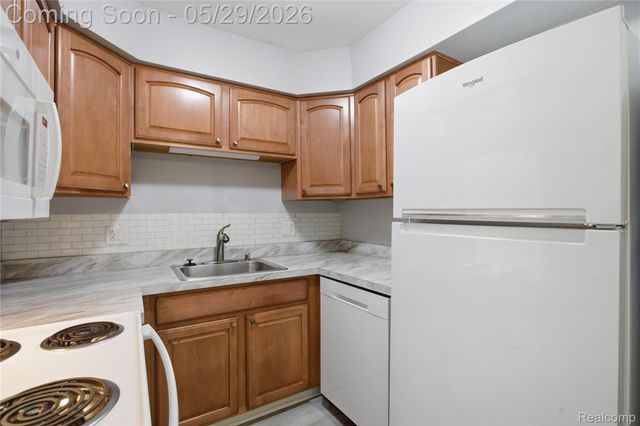 7708 Manor Circle 103, Westland, MI 48185