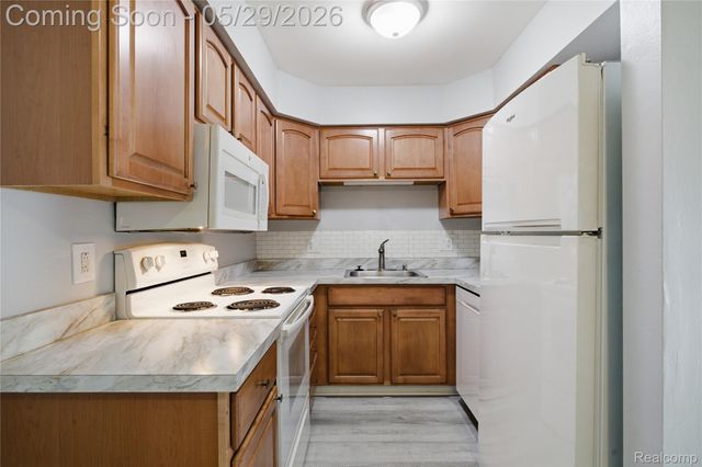 7708 Manor Circle 103, Westland, MI 48185