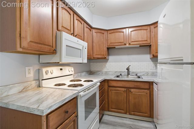 7708 Manor Circle 103, Westland, MI 48185