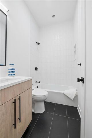2049 N Kedzie Avenue GF, Chicago, IL 60647