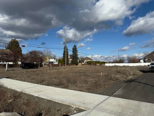 8616 W Panorama Dr, Spokane, WA 99208