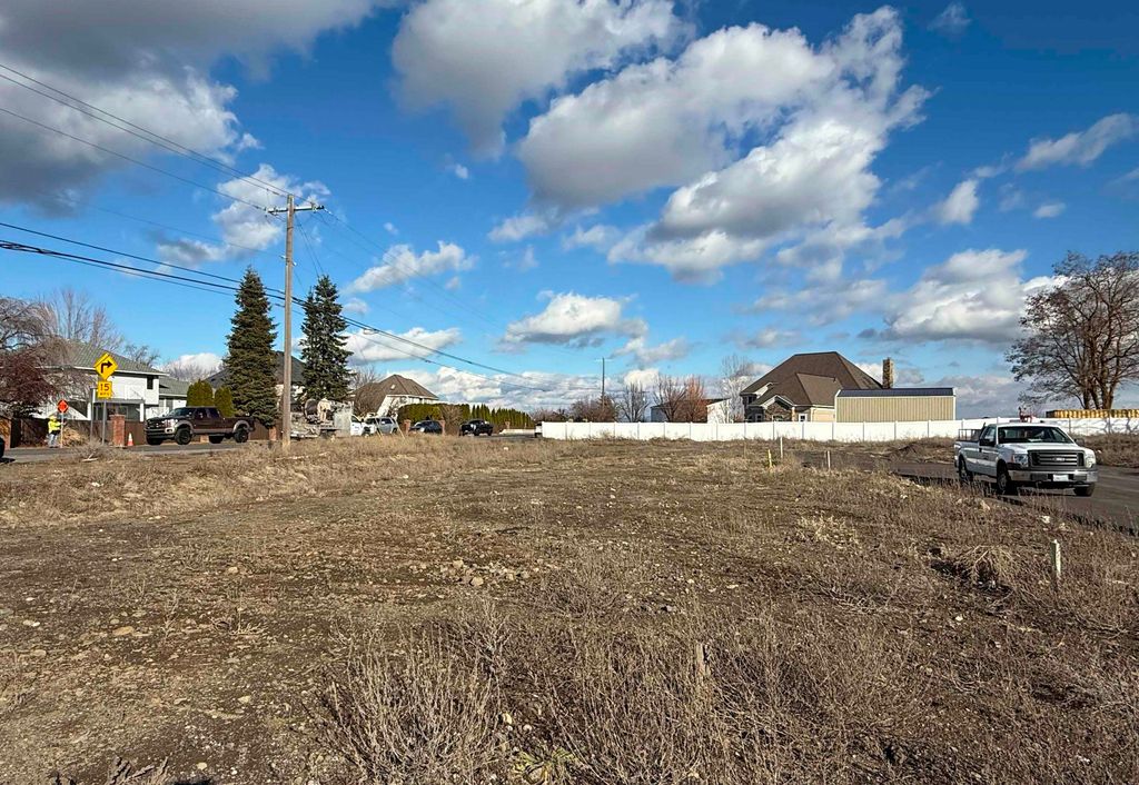 8616 W Panorama Dr, Spokane, WA 99208