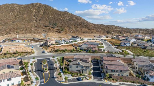 29566 Nini Ct, Winchester, CA 92596