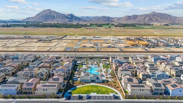 29566 Nini Ct, Winchester, CA 92596