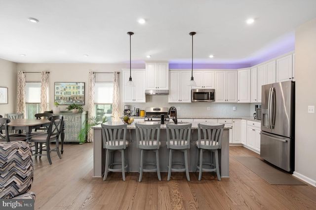5206 MULBERRY DR, Fredericksburg, VA 22407