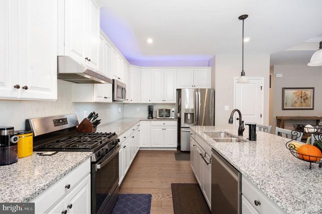 5206 MULBERRY DR, Fredericksburg, VA 22407